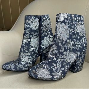 Merona Arie Blue & Metallic Silver Floral Brocade Booties Boots Women's Size 7.5